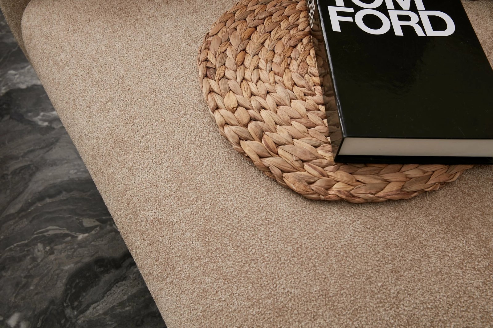 Divan-krevat treshe Simena, bezhë, këmbë metalike, Atelier del Sofa