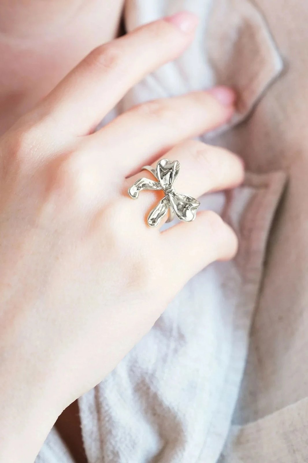 Unazë argjendi me formë fjongo, Jumeon, Fynkyzk