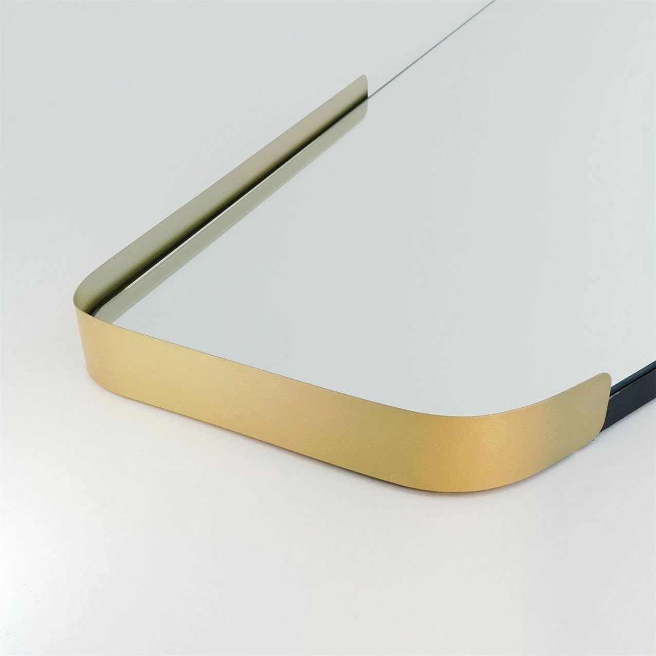 Pasqyrë Skye Decor, formë e çrregullt, e zezë