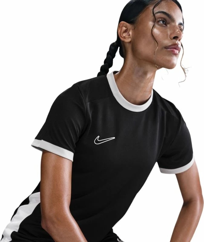 Maicë sportive Nike për femra, e zezë
