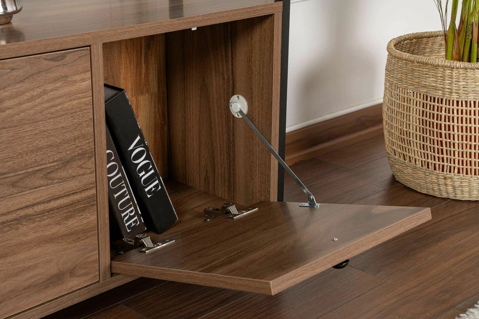 Konsol Nordure, Solace, ngjyrë arre, e zezë