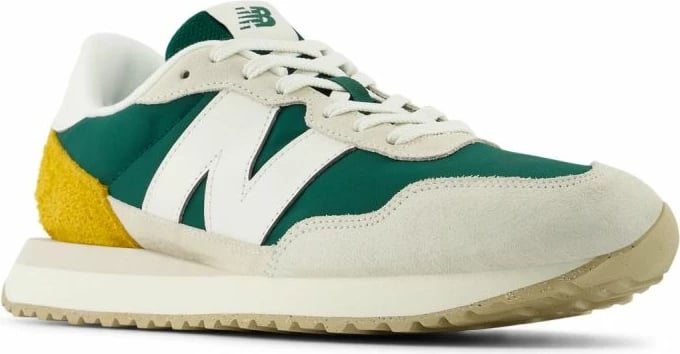 Atlete për meshkuj New Balance, të bardha, të gjelbra, të verdha Atlete për meshkuj New Balance, të bardha, të gjelbra, të verdha