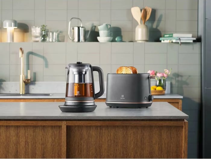 Zierës uji pa kabllo Electrolux E7GK1-8BP 1.7 L 2000 W qelq kontroll temperature infuzer çaji e zezë/transparente