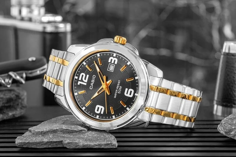 Orë dore për meshkuj Casio, e zezë