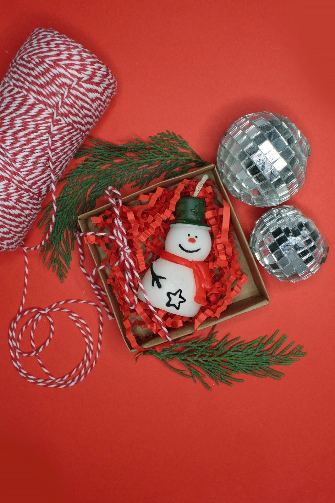 Qiri dekorativ, formë dëbore, Evila Originals, Mini Krishtlindje, i bardhë, 5x7cm