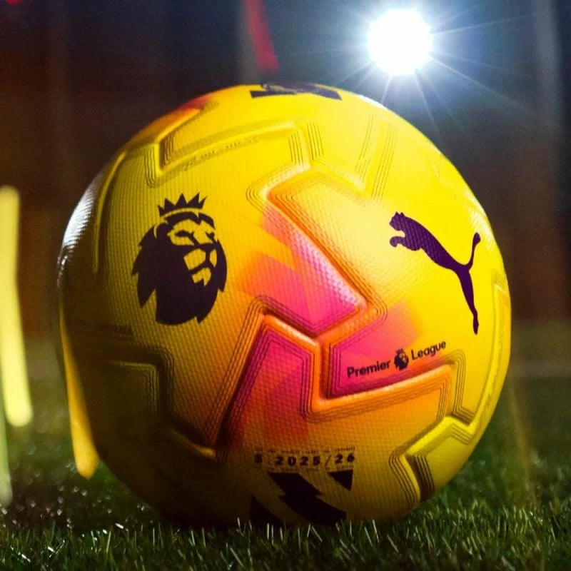 Top futbolli Puma për të gjithë, Orbita Ultimate PL Lights