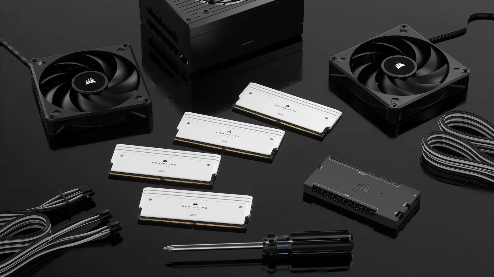 RAM Memorje Corsair Dominator Titanium 64GB (2x32GB) DDR5 6400MHz RGB e bardhë