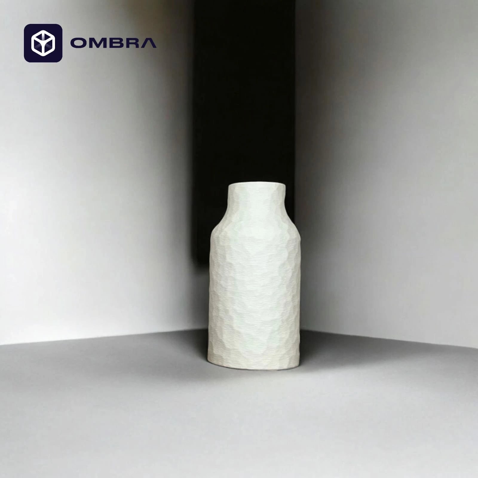 Vazo dekorative Faceted Vase, madhësia S, e bardhë