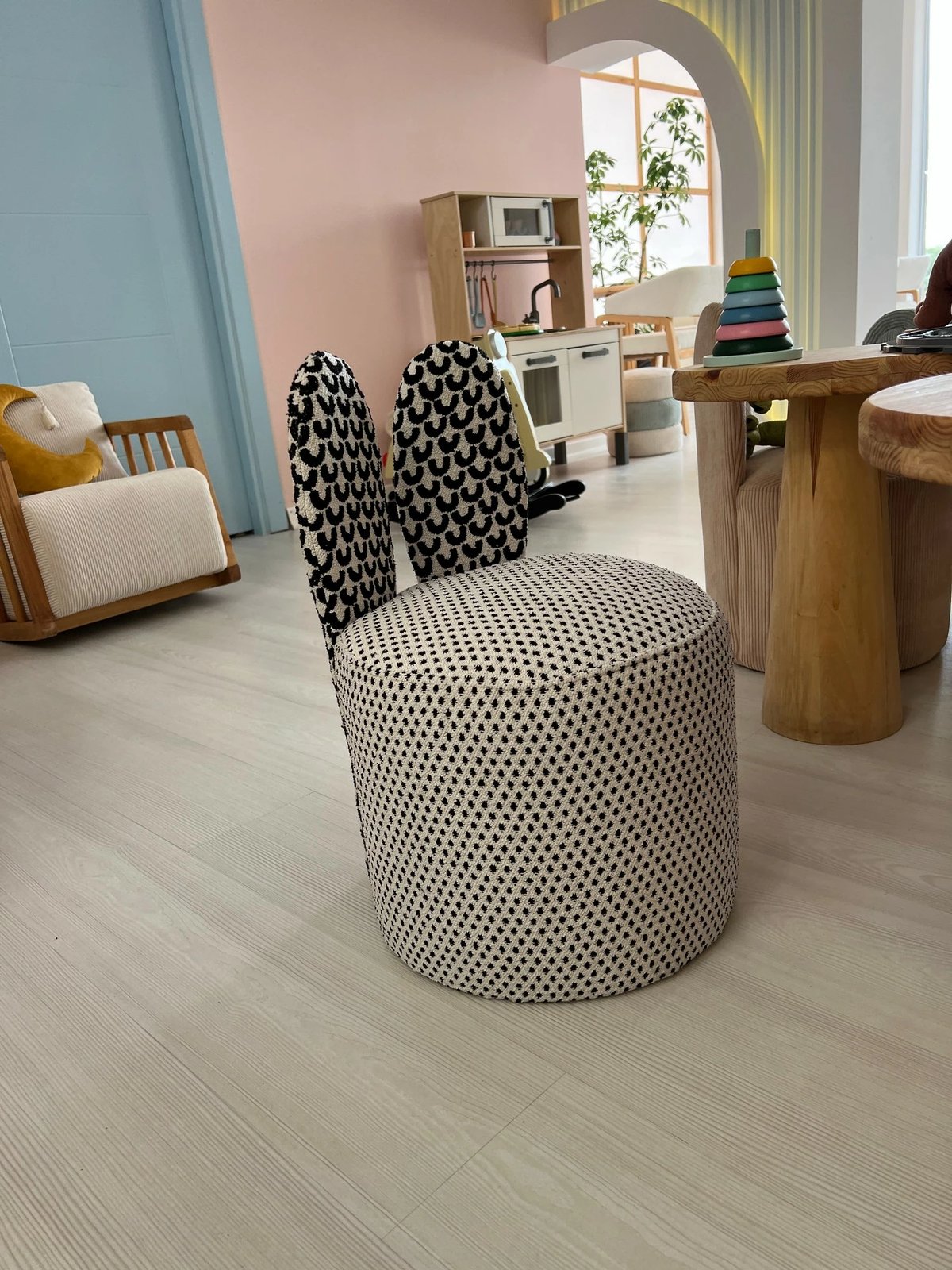 Karrige 'Wing' me veshë lepurushi, Atelier del Sofa, Bunny - Desen