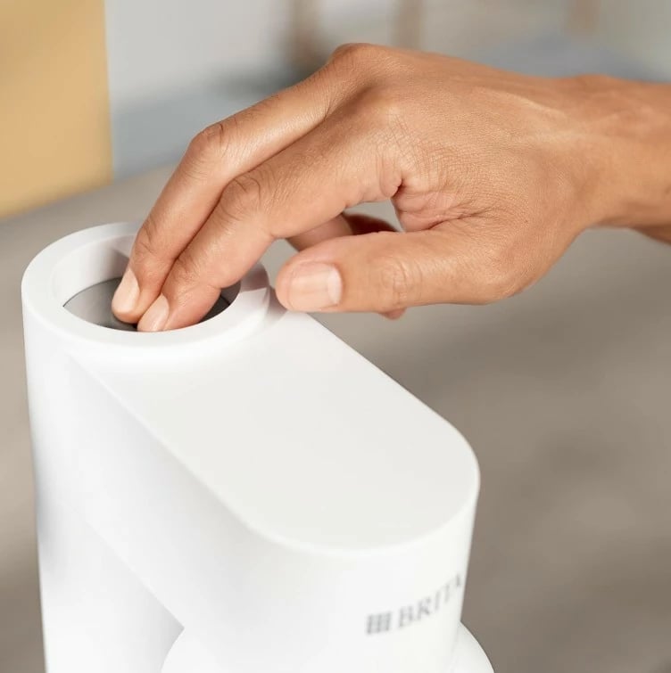 Saturator uji Brita sodaTRIO, çelik/bardhë, me cilindër CO2 dhe dy shishe