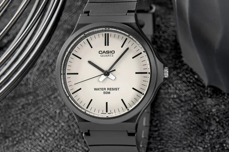 Orë dore për meshkuj Casio, e zezë