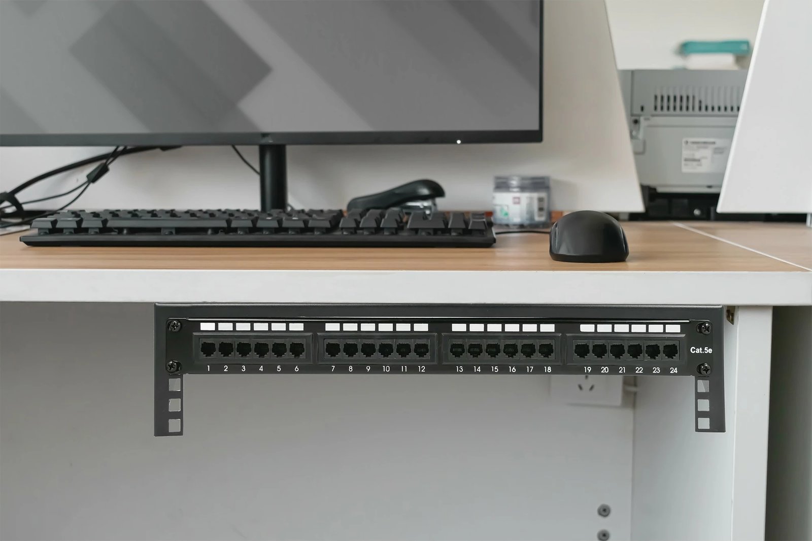 Mbajtëse murale Digitus 19 inç, 2U, e zezë