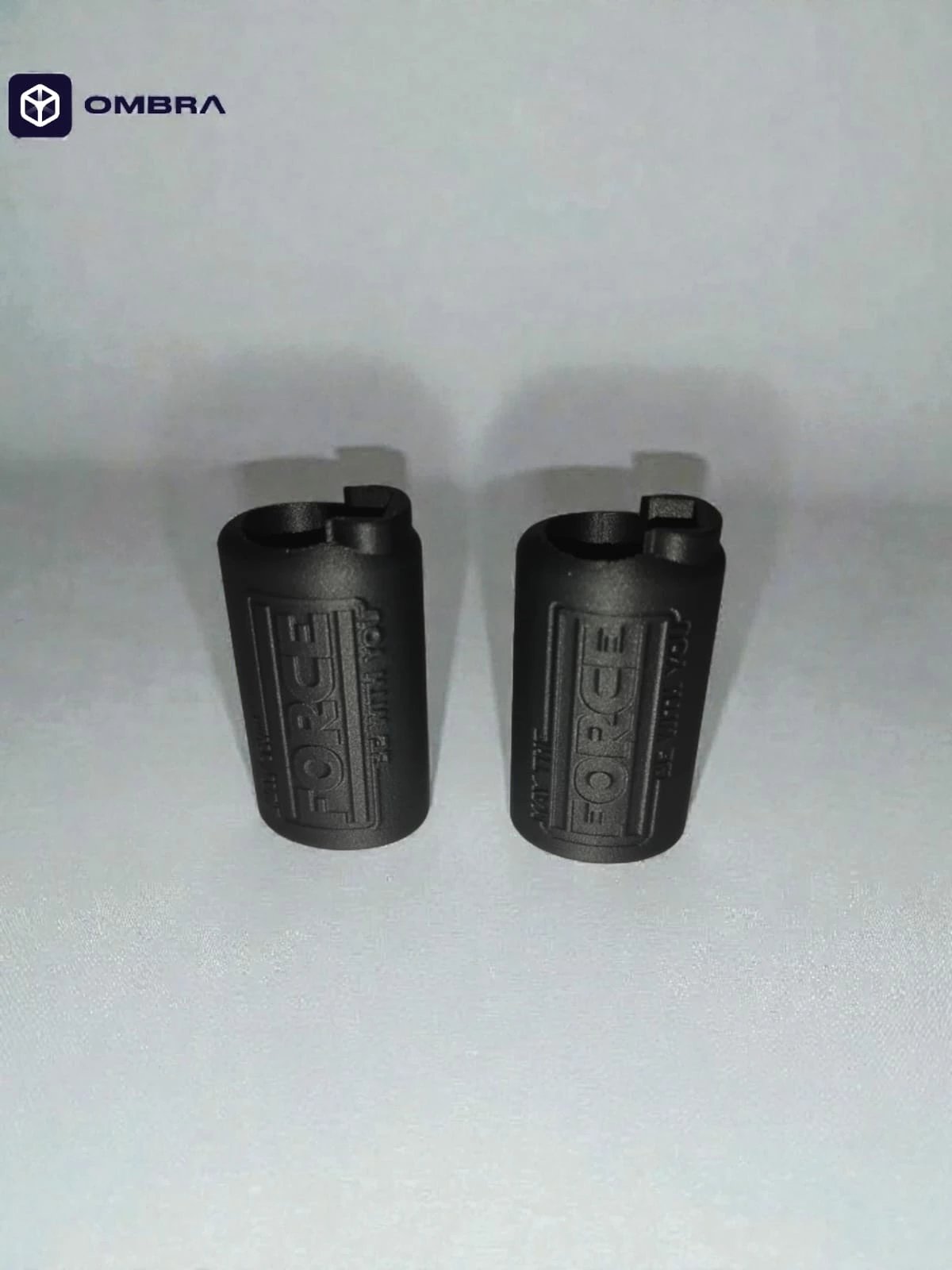 Mbajtëse për çakmak Clipper, dizajni "May Force", e zezë