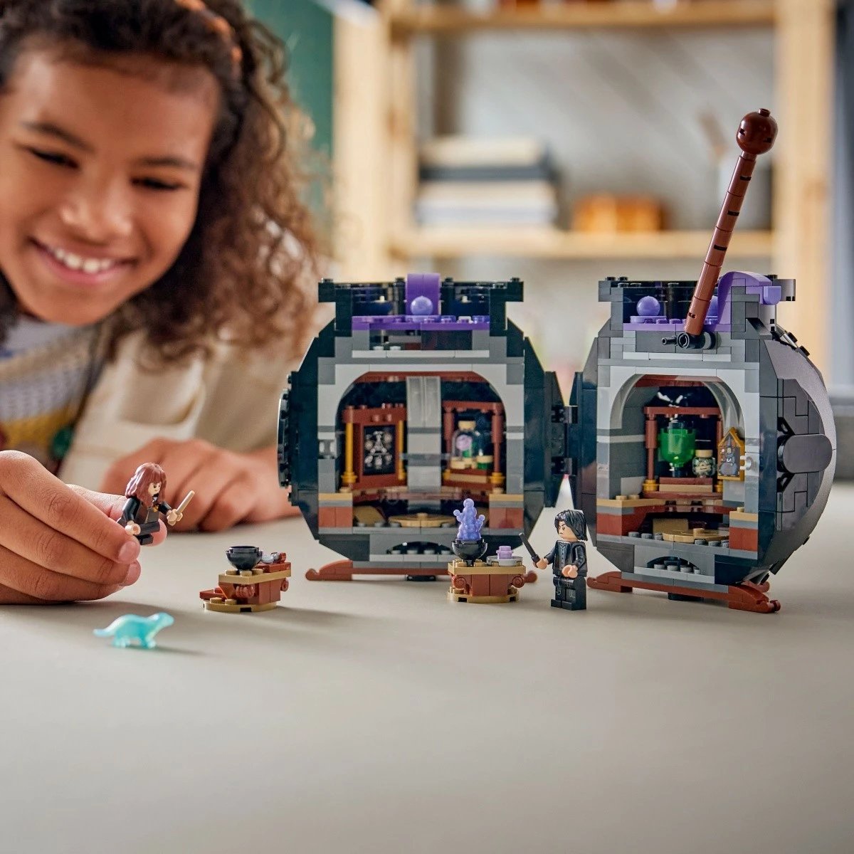 Set ndërtimi LEGO Harry Potter 76464 652 pjesë 10+ Kazan: Klasa Sekrete e Potioneve