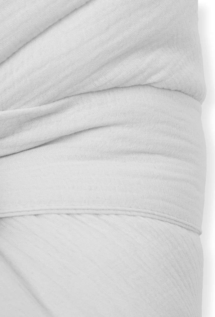 Mbështjellës muslin me lidhëse, New Baby, 75x75 cm, mbushje anti-alergjike, e bardhë