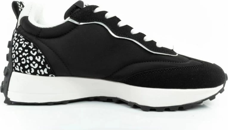 Atlete femra Lee Cooper, të zeza