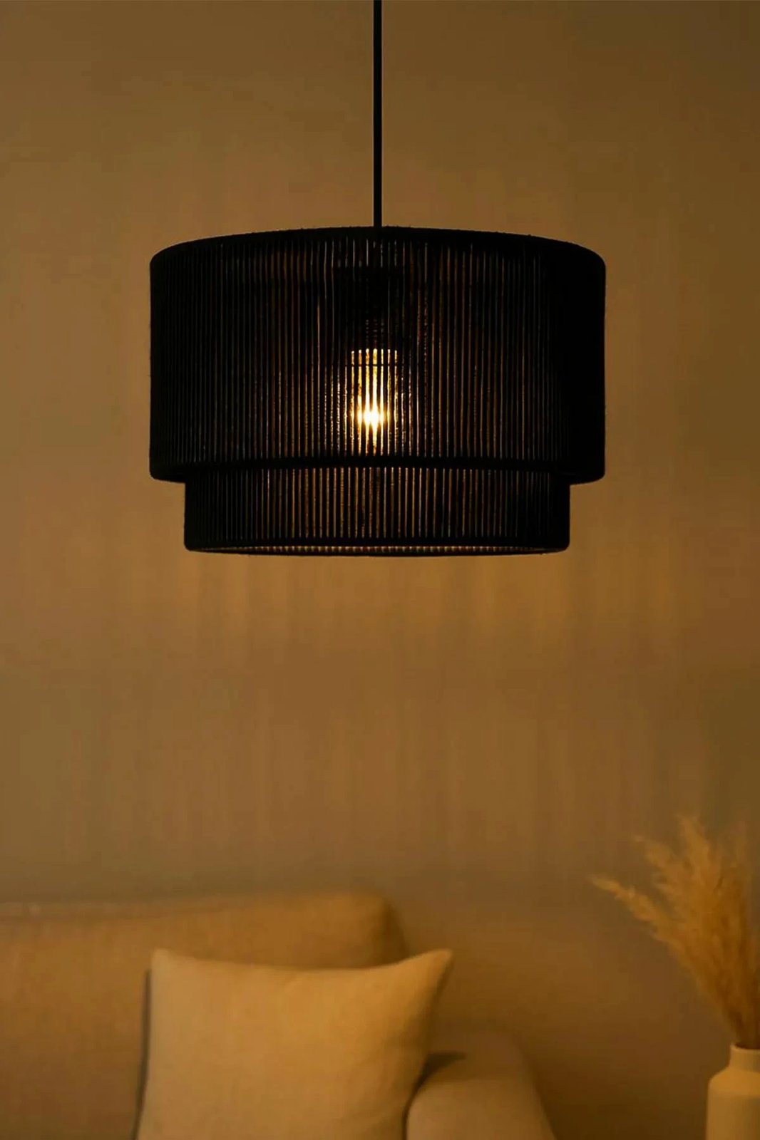 Llambë tavani Opviq, BK073, trup plastik, kapak rafie, ngjyrë e zezë Llambë tavani Opviq, BK073, trup plastik, kapak rafie, ngjyrë e zezë