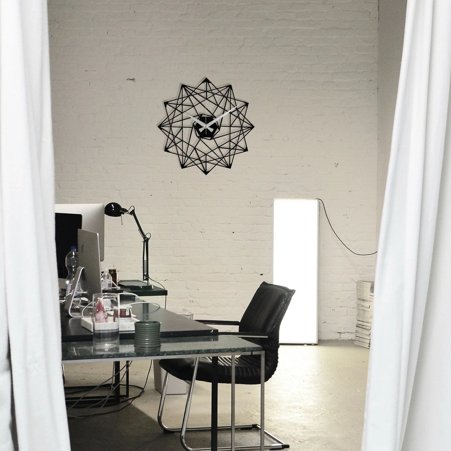 Orë muri dekorative prej metali, ngjyrë e zezë, Wallity Enzoclock - S015, 48x48cm