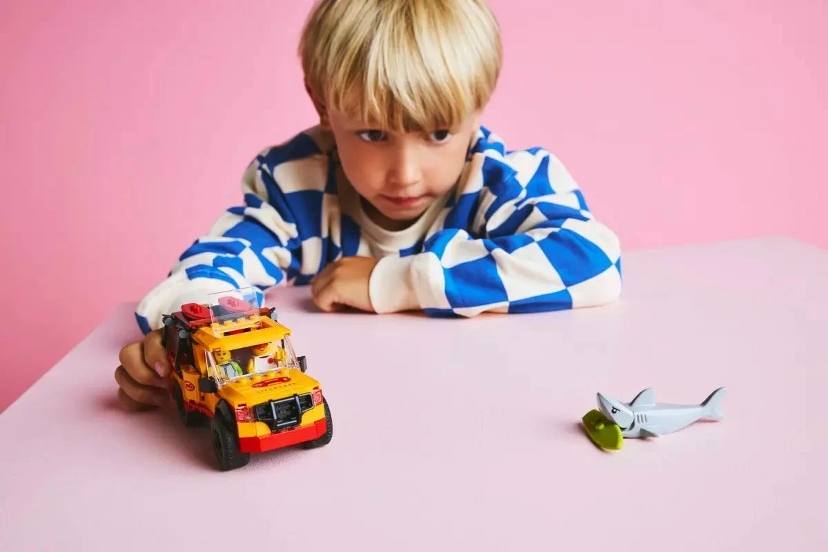 Set LEGO City 60453, Kamion shpëtimi plazhi, 2 minifigura