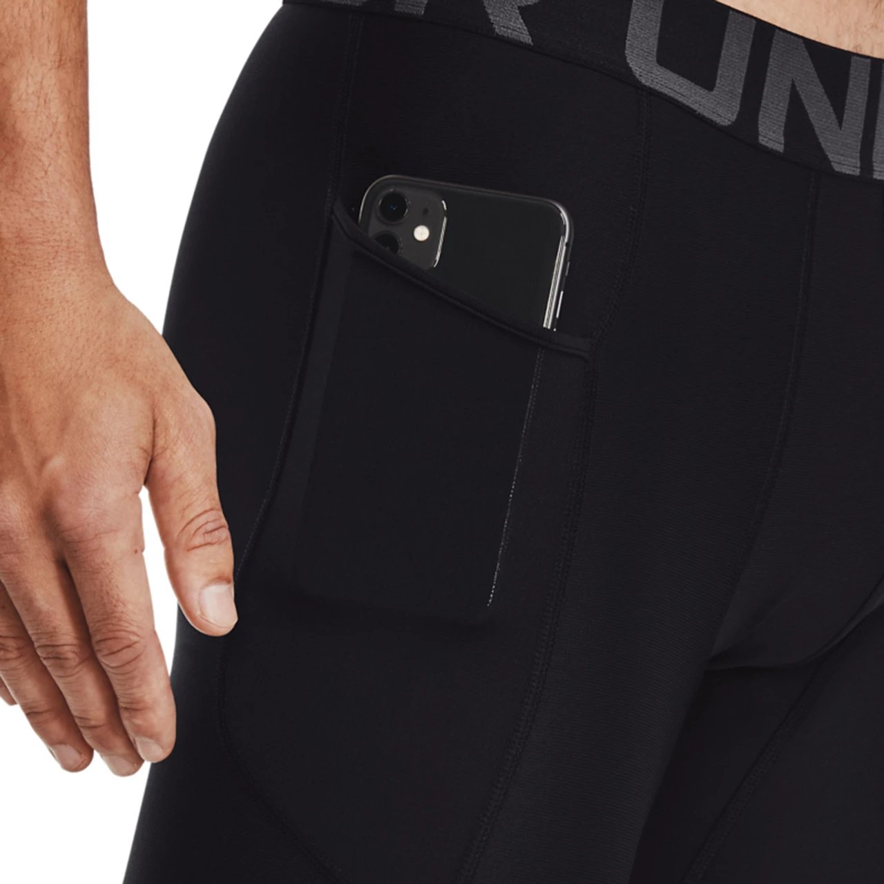 Hellonka për meshkuj Under Armour, të zeza