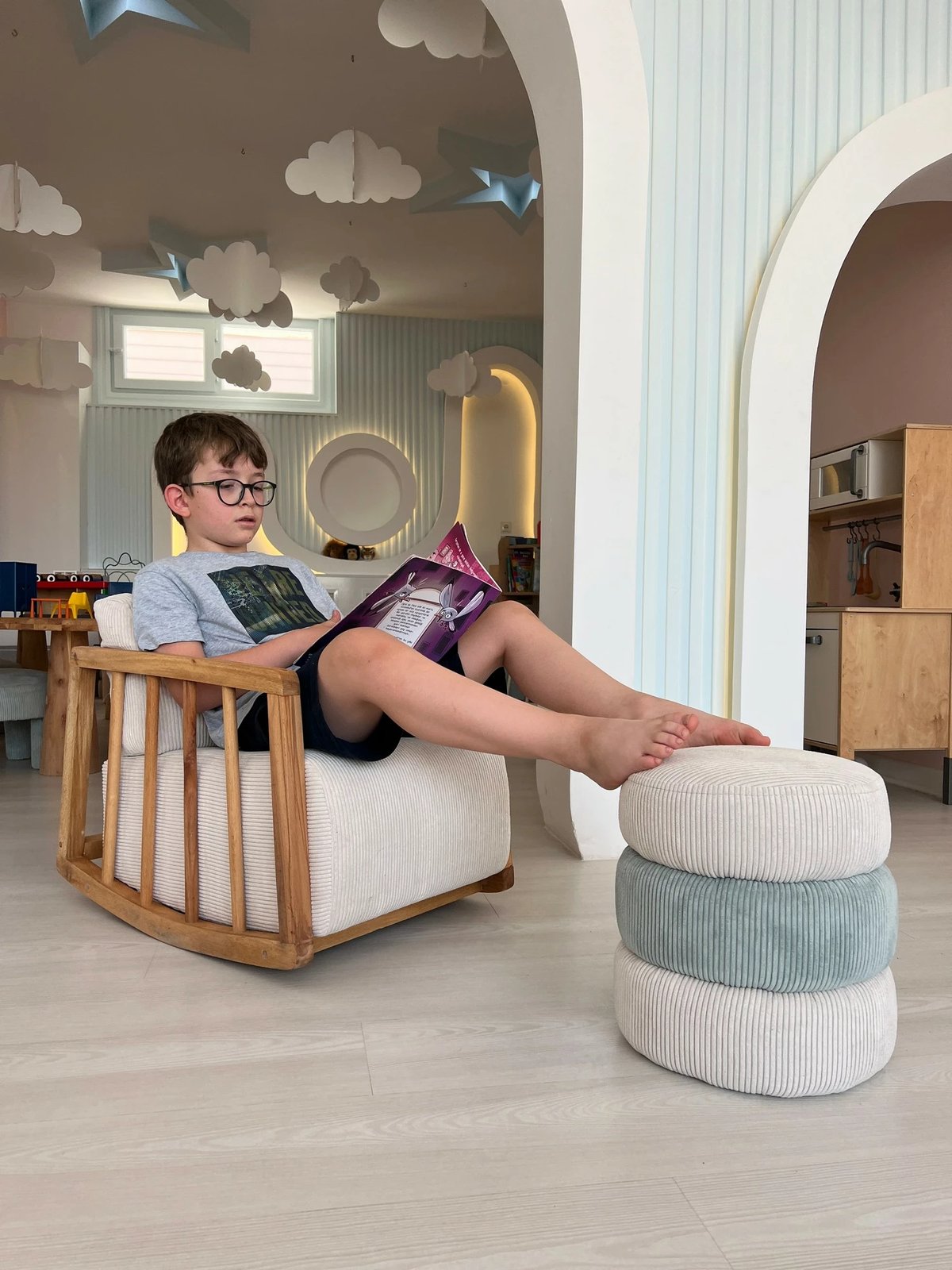 Karrige Wing Atelier del Sofa, Kidi, e bardhë