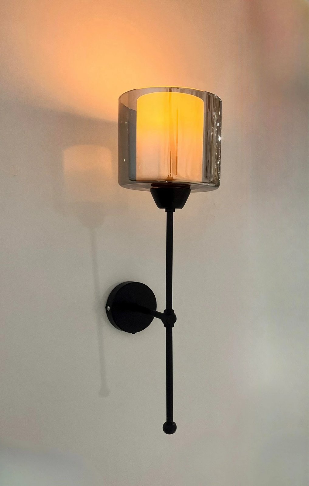 Llambë muri Opviq, 8881-2, metal dhe xham, ngjyrë e zezë