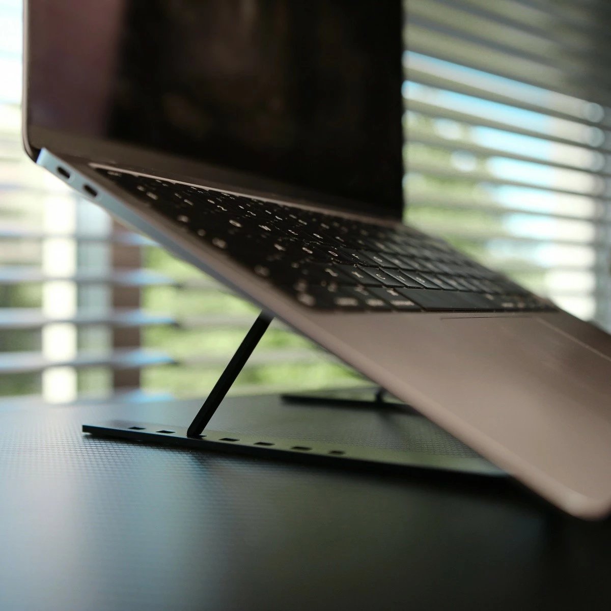 Mbajtës portativ për laptop/tablet Savio PB-05, alumini, i zi