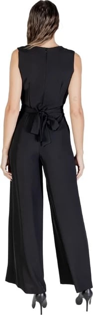 Kominoshe Rinascimento femra, e zezë Kominoshe Rinascimento femra, e zezë