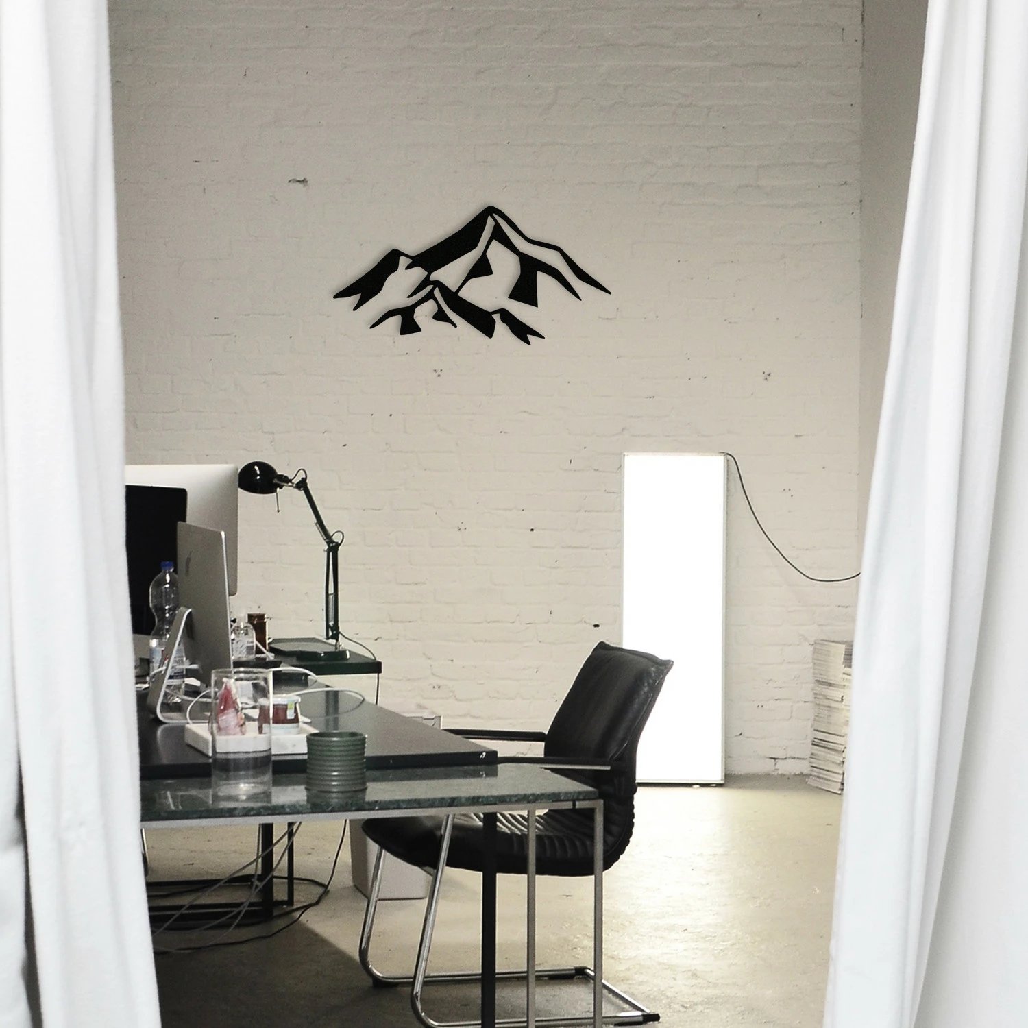 Aksesor dekorativ metalik për mur, Wallity, dekor mali, ngjyrë e zezë, 80x40cm