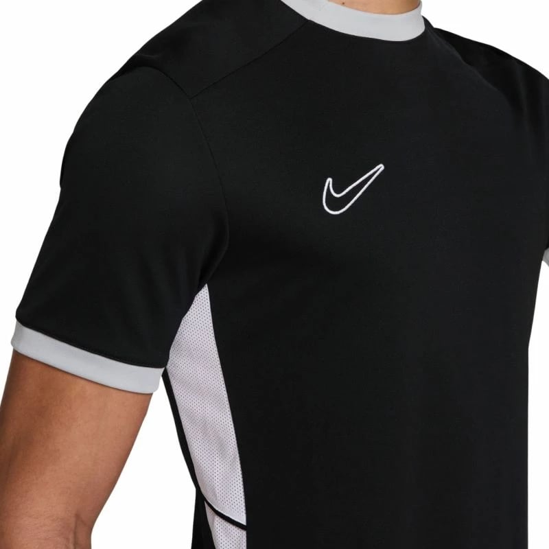 Maicë për meshkuj Nike, e zezë