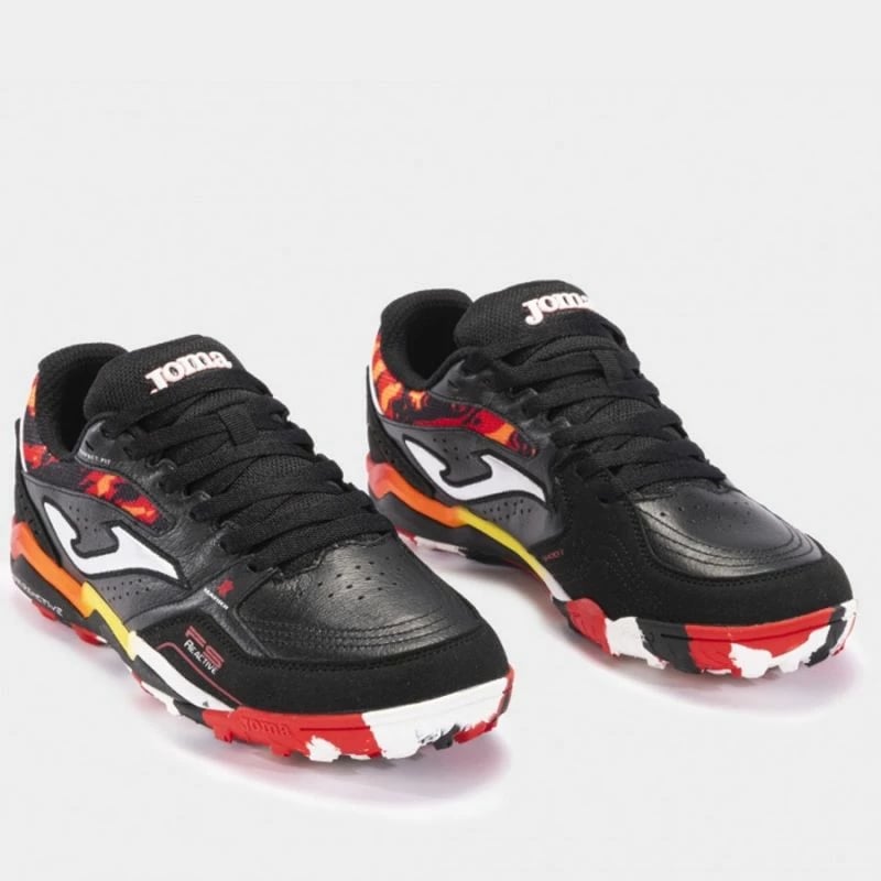 Atlete futbolli Joma për meshkuj dhe femra
