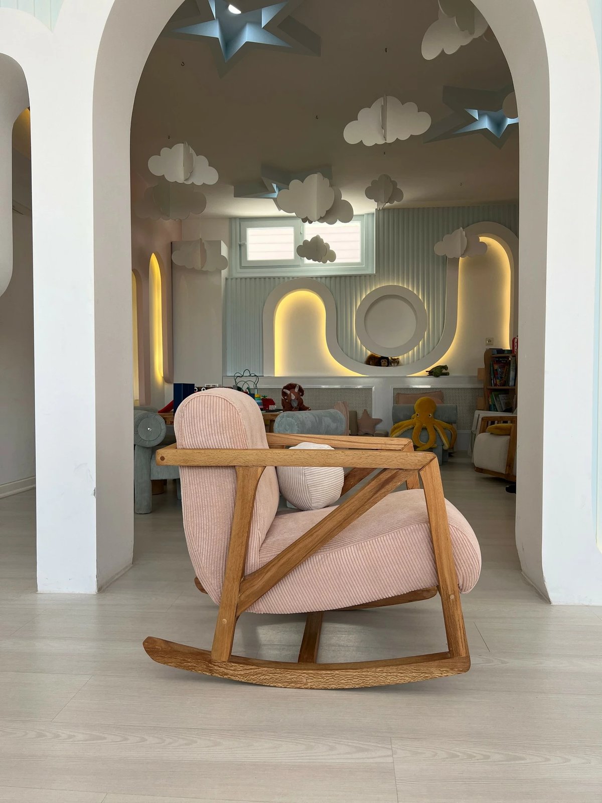 Karrige lëkundëse Wing, Atelier del Sofa, NiniMini, rozë Karrige lëkundëse Wing, Atelier del Sofa, NiniMini, rozë