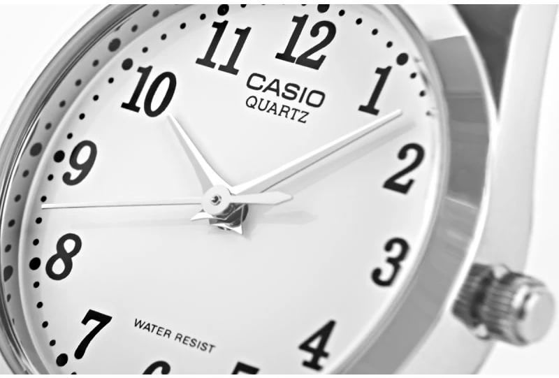 Orë dore për femra CASIO, argjendtë