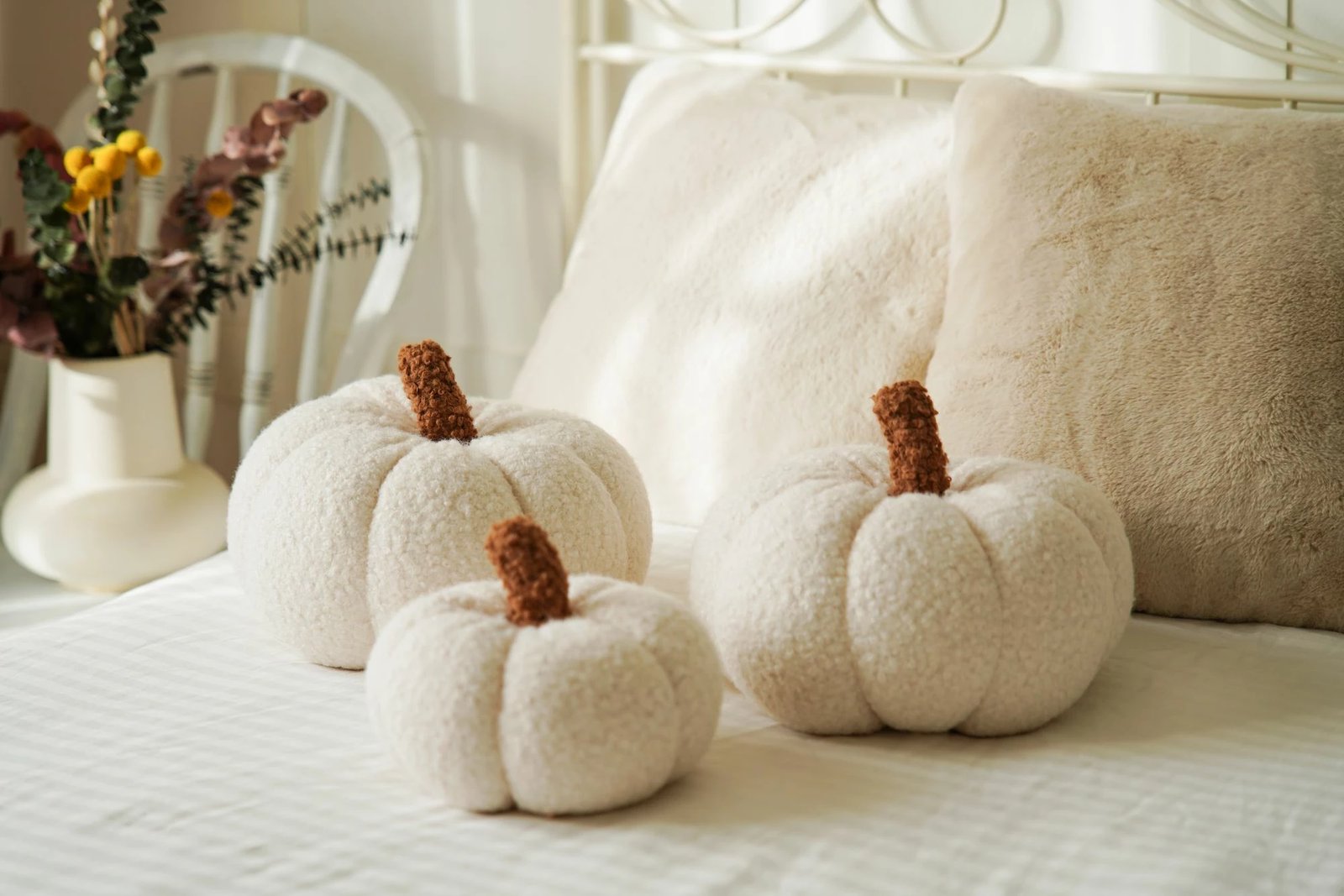 Jastëk dekorativ Bal Kabagi i vogël, ngjyrë e bardhë