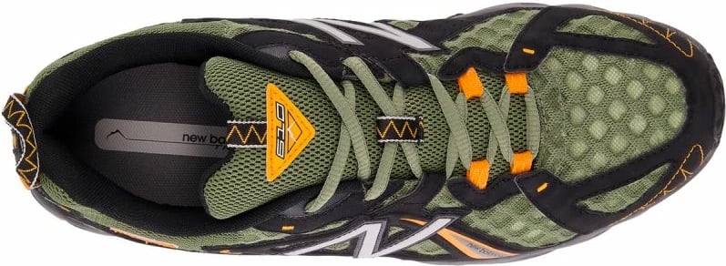 Atlete New Balance, të zeza dhe të gjelbra