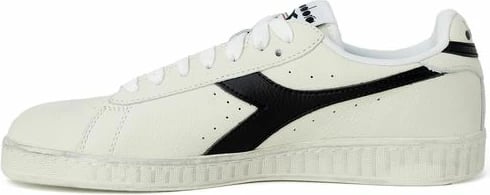 Atlete për meshkuj Diadora, të zeza