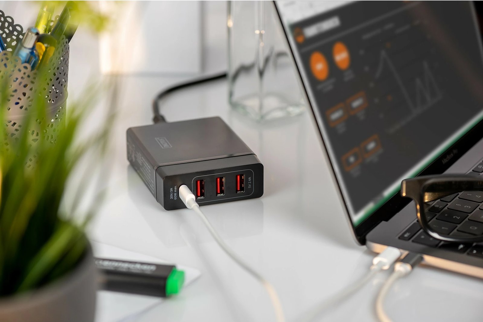 Karikues universal Digitus 4-Port, USB Type-C, 72W, i zi