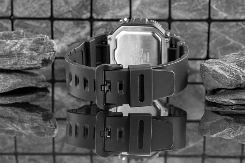 Orë dore për meshkuj CASIO, e zezë