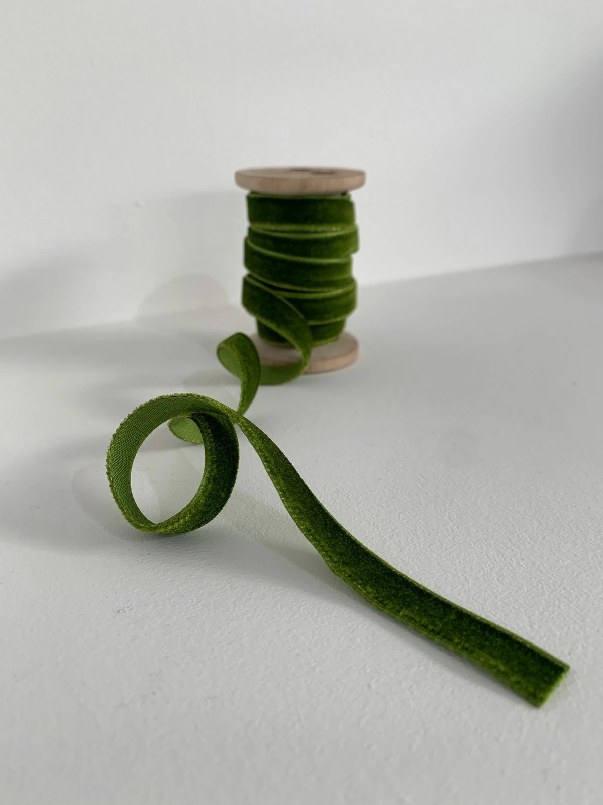 Stoli për pemë të Vitit të Ri, kadife e gjelbër, Evila Originals, BSY611, 4.3x6cm, gjatësi 200cm