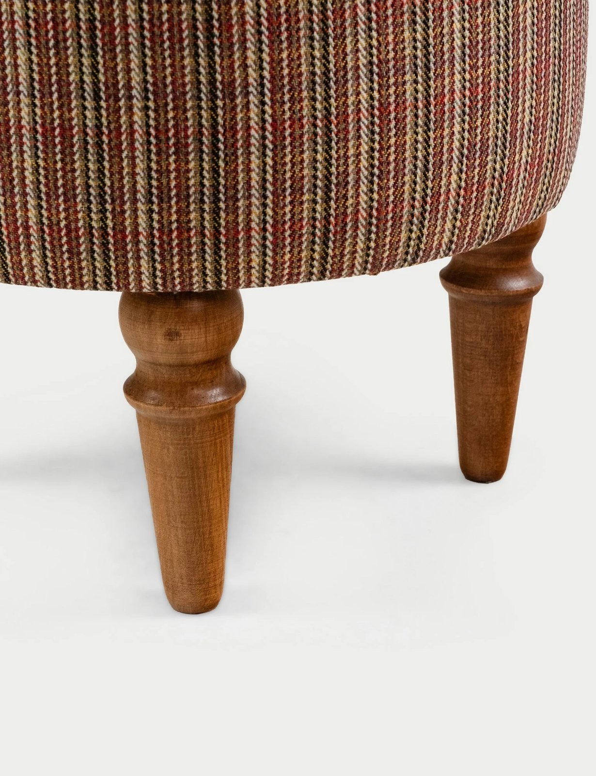 Tufet Saga Nostajik, multingjyrësh, këmbë arre, Atelier del Sofa