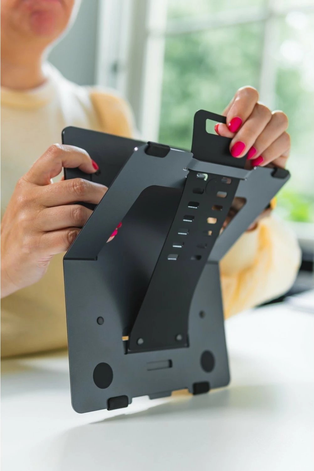 Mbajtës laptop/tablet BakkerElkhuizen FlexTop 170, dark grey