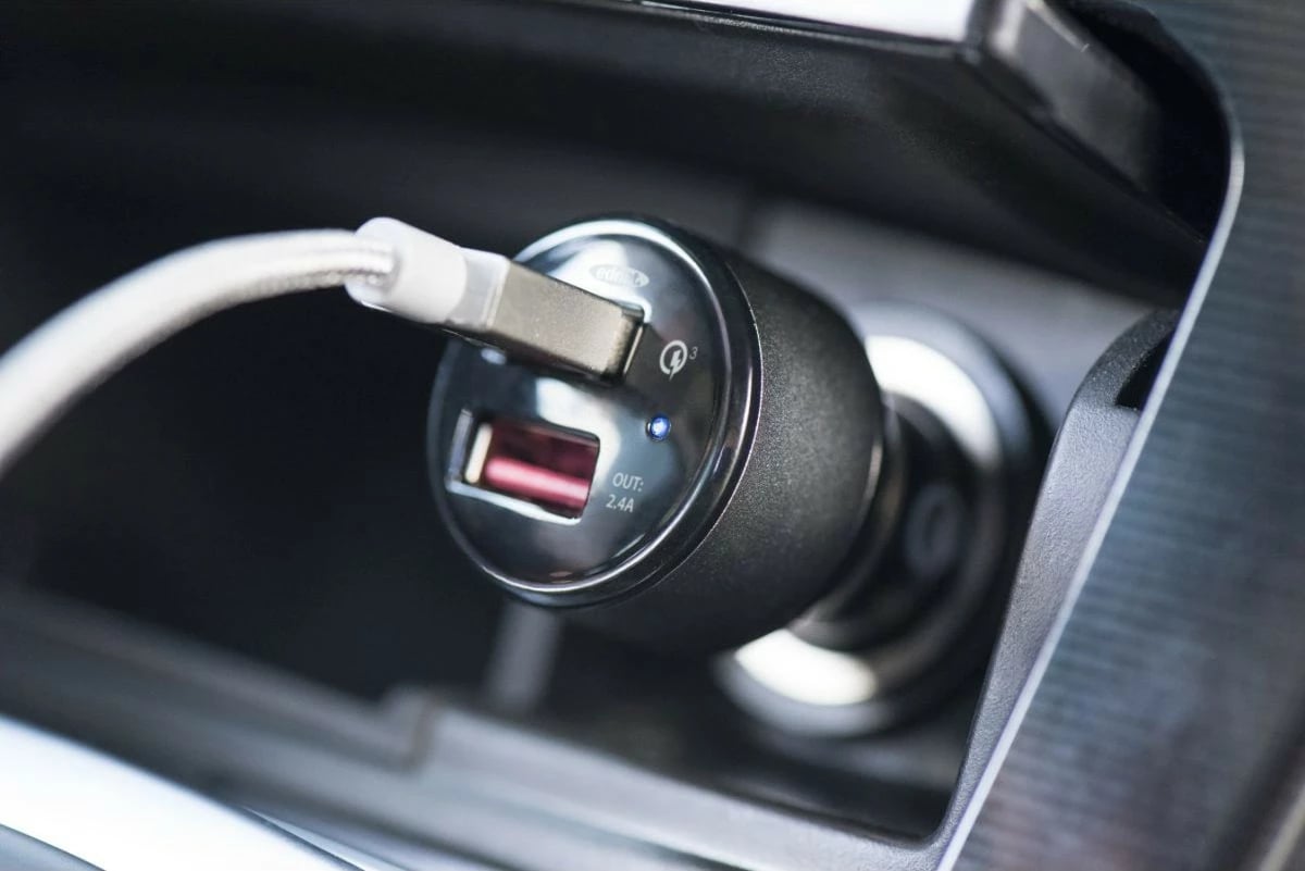 Karikues veture EDNET 84103, 2xUSB, Qualcomm Quick Charge 3.0, zi-argjendtë