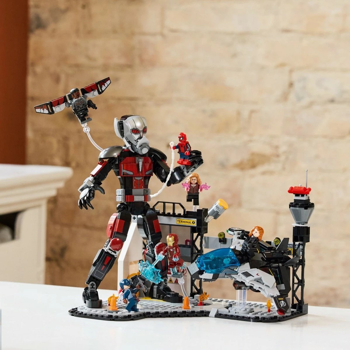 Set LEGO Marvel Captain America: Civil War - Battle 76314, 736 pjesë, për fëmijë 10+, plastikë
