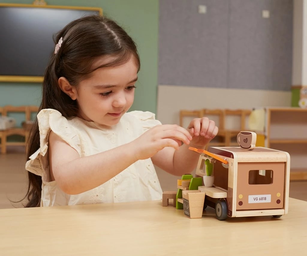 Lodër druri kafene mobile, Viga, furgon kafe me aksesorë, 3+ vjeç, ngjyrë sipas fotos