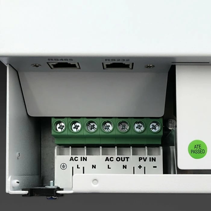 Inverter solar hibrid Qoltec 53865, 3500W, 100A, 24V, MPPT, BMS, Wi-Fi, i bardhë/gjelbër