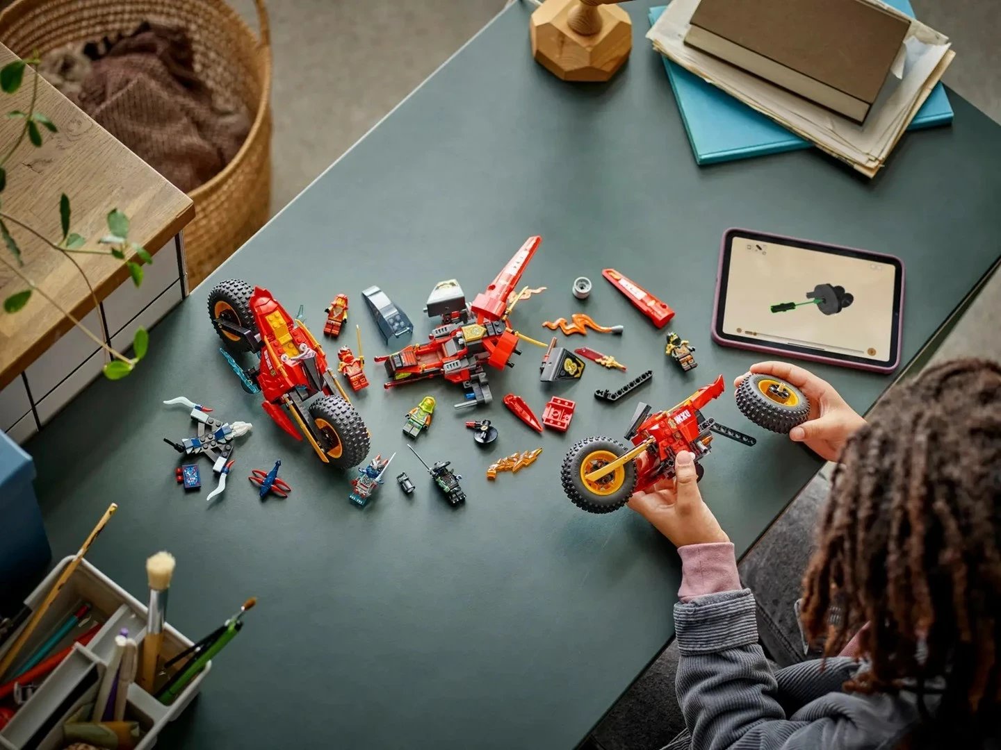 Set LEGO NINJAGO Ninja Combat Vehicle 71844 me 6 minifigura, 561 pjesë