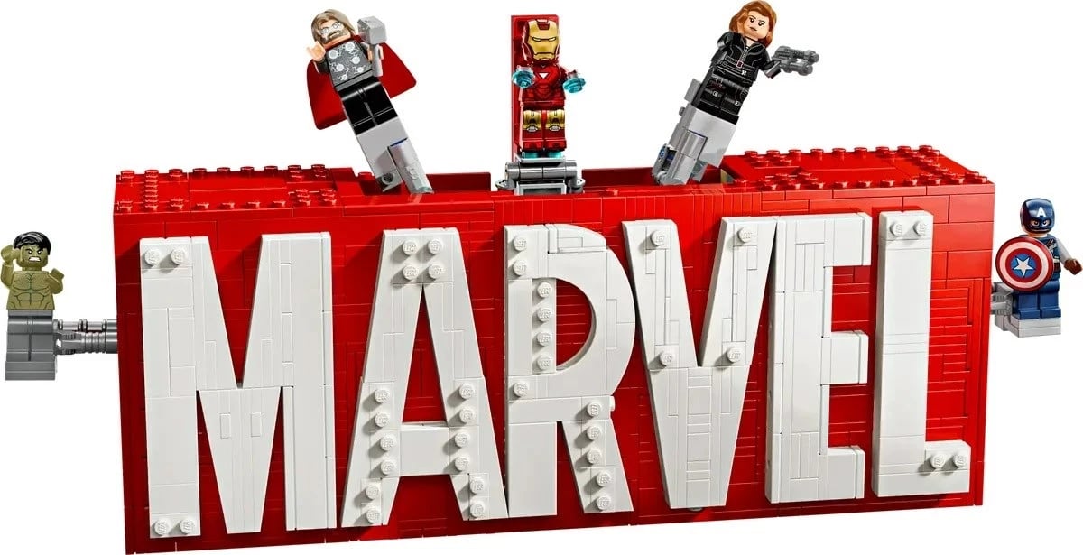 Set LEGO Marvel 76313, 931 pjesë, me 5 minifigura, Kuq