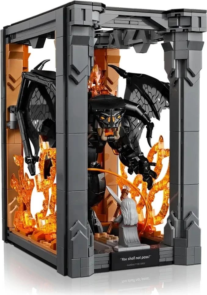 Set LEGO ICONS Lord of the Rings Balrog Book Nook, 10367, për të rritur, 1 minifigurë Set LEGO ICONS Lord of the Rings Balrog Book Nook, 10367, për të rritur, 1 minifigurë