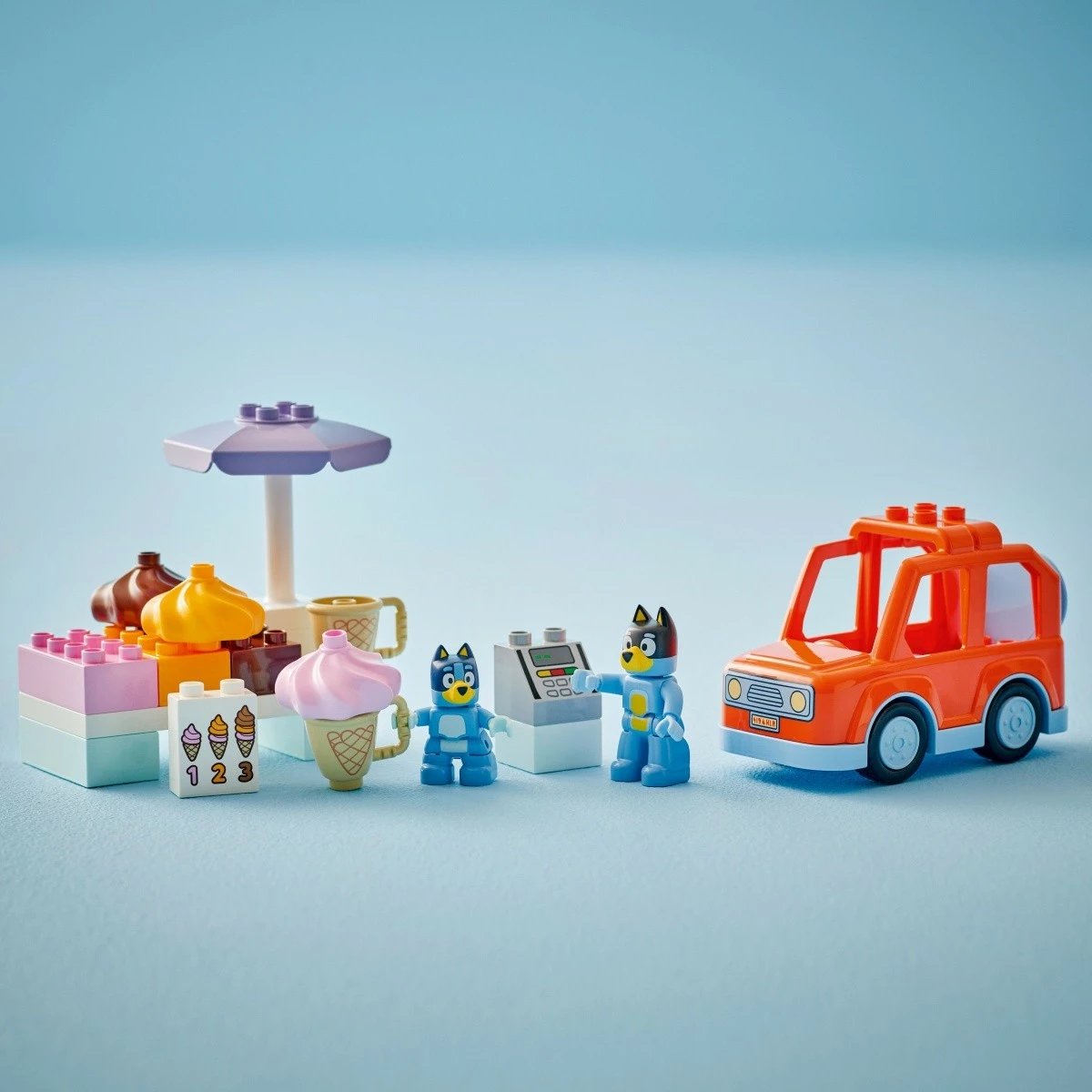 Set ndërtimi LEGO DUPLO Bluey 10458 Ice Cream Adventure, 22 pjesë, për fëmijë të vegjël Set ndërtimi LEGO DUPLO Bluey 10458 Ice Cream Adventure, 22 pjesë, për fëmijë të vegjël