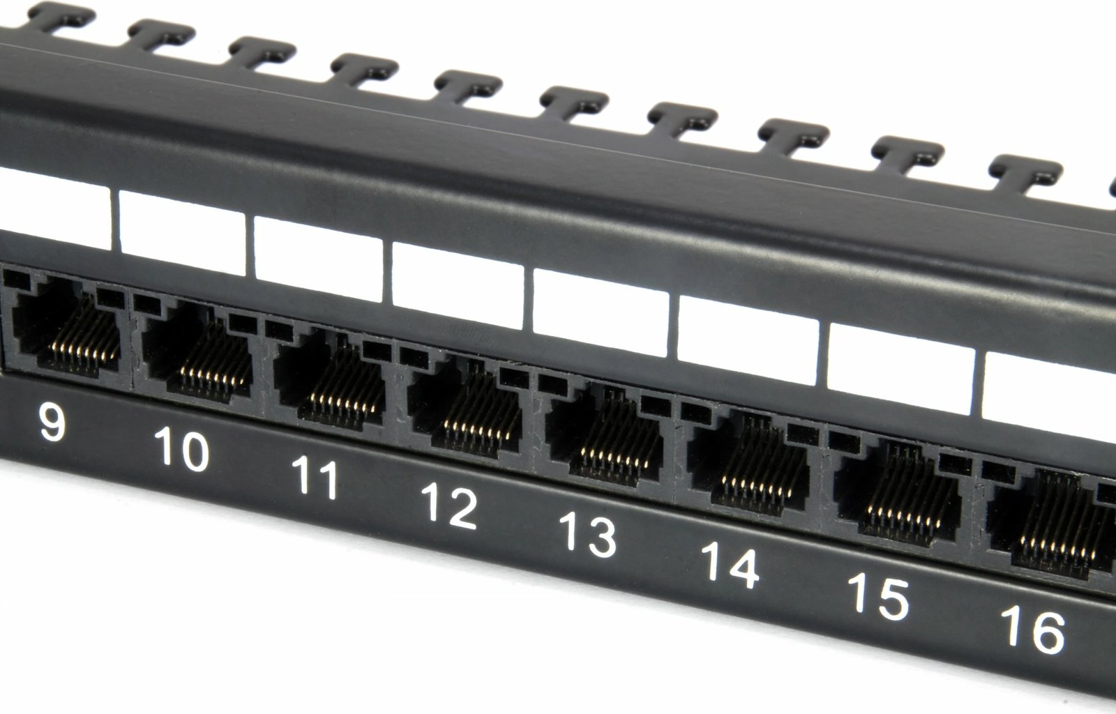 Patch panel EQUIP 135425, 24 porta RJ-45, 1U, rack mounting, e zezë
